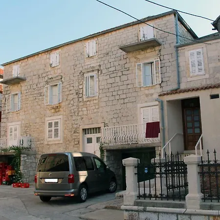 Apartamento 6 Bedroom In Tisno