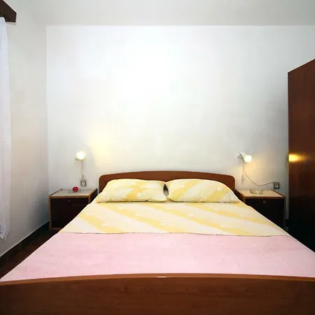 6 Bedroom In