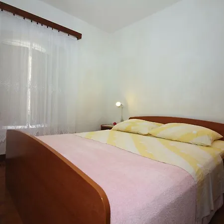 Apartamento 6 Bedroom In Tisno