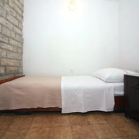 6 Bedroom In Apartamento