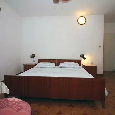 6 Bedroom In Tisno