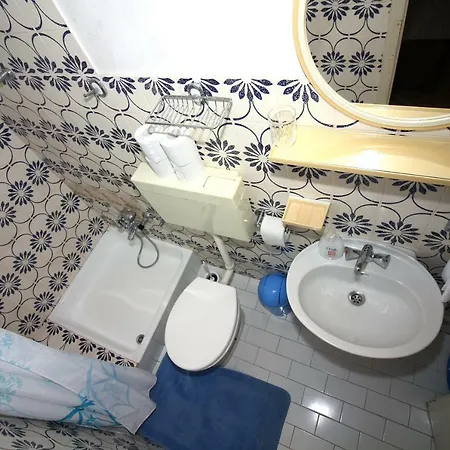 6 Bedroom In Apartamento Tisno