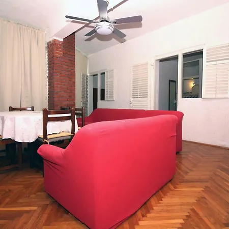 6 Bedroom In