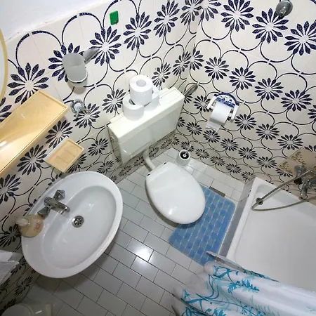 6 Bedroom In Apartamento *