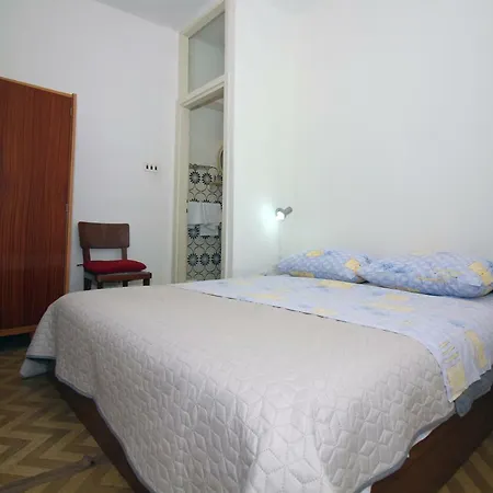 6 Bedroom In