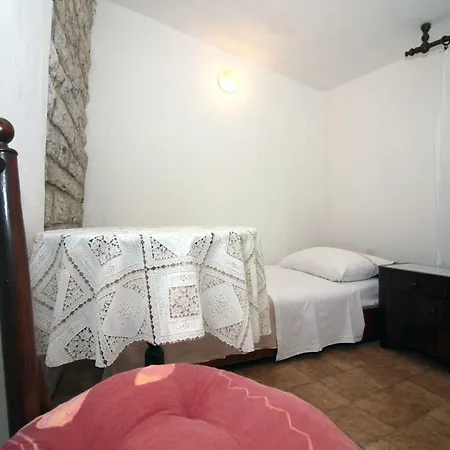 6 Bedroom In Apartamento Tisno