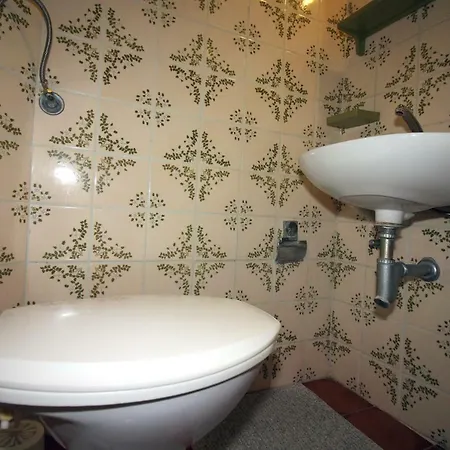 6 Bedroom In Apartamento Tisno