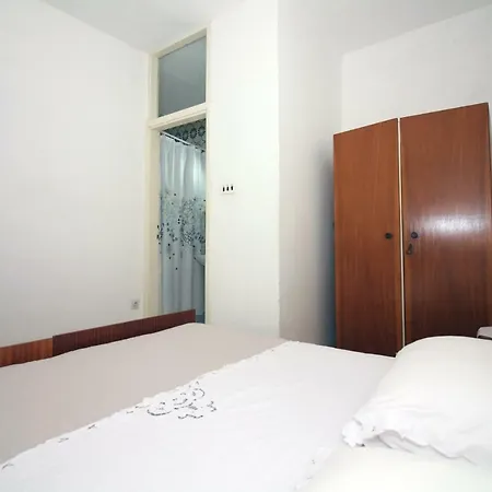 6 Bedroom In Tisno