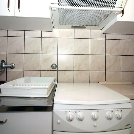 6 Bedroom In *