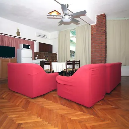6 Bedroom In Tisno
